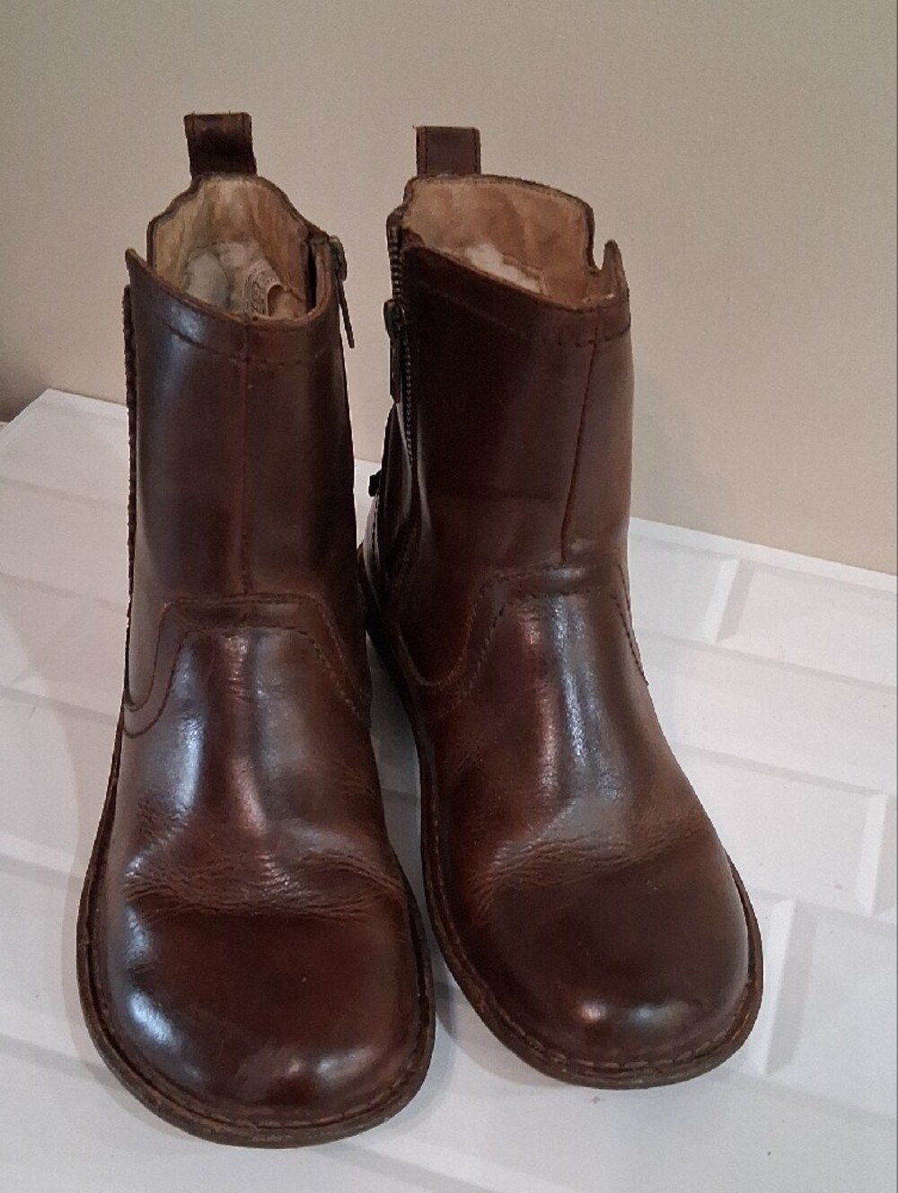 UGG Neevah Brown Leather Ankle Booties